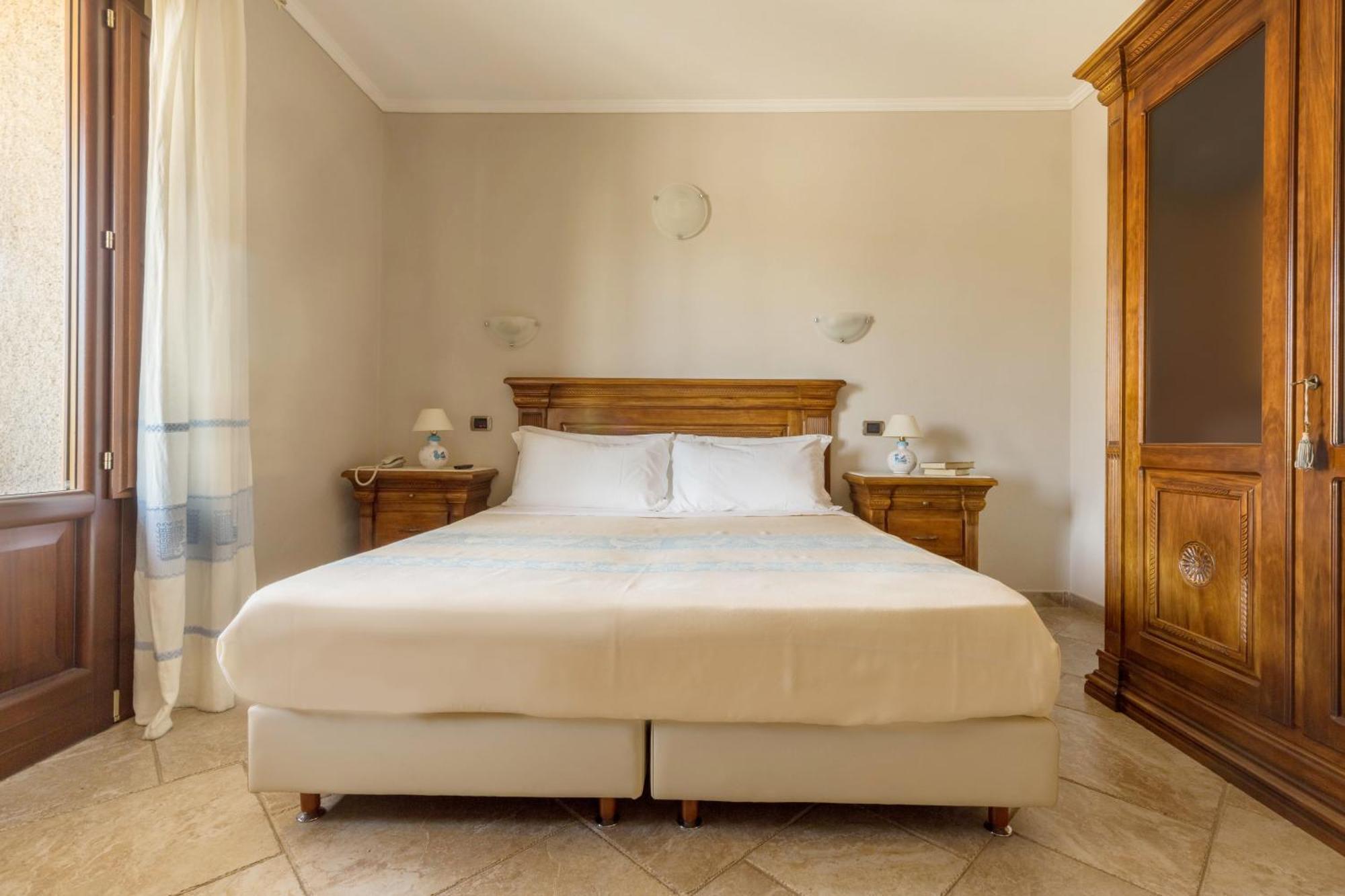 Hotel Sa Suergia Villasimius Exterior photo
