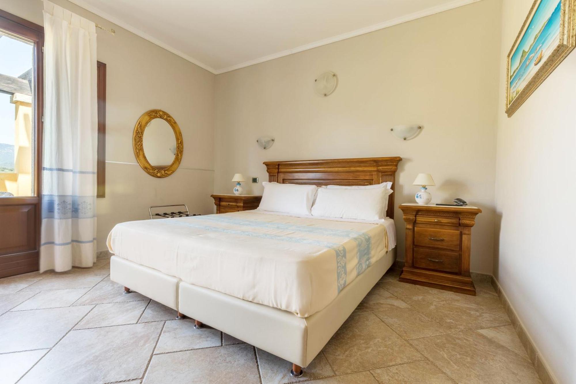Hotel Sa Suergia Villasimius Exterior photo