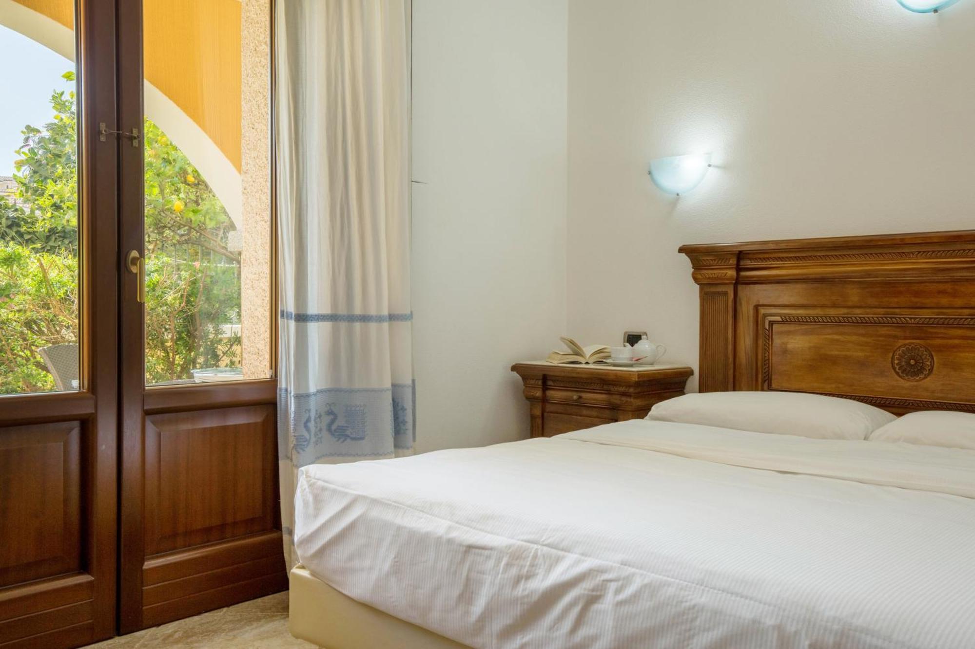 Hotel Sa Suergia Villasimius Exterior photo