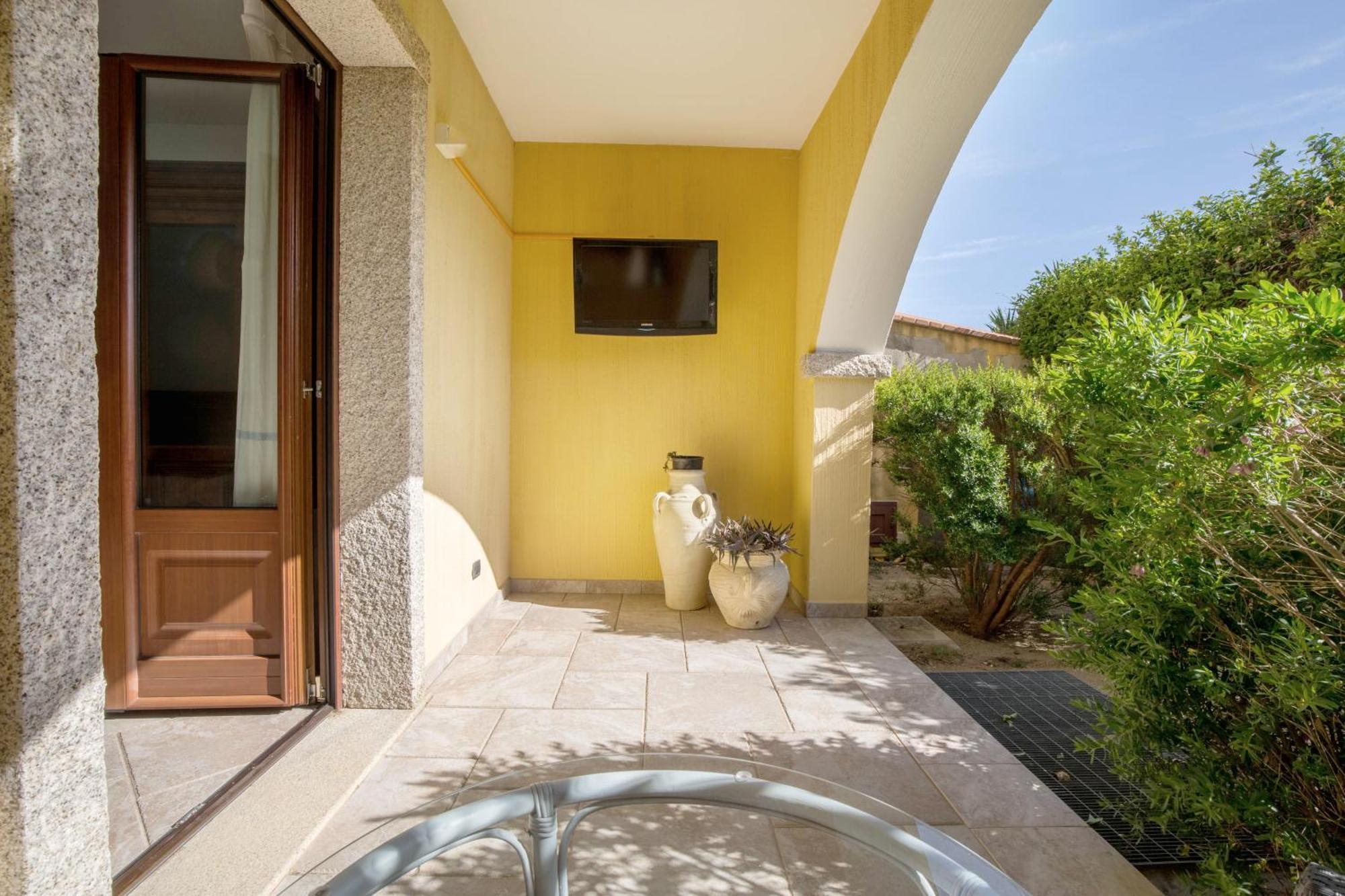 Hotel Sa Suergia Villasimius Exterior photo