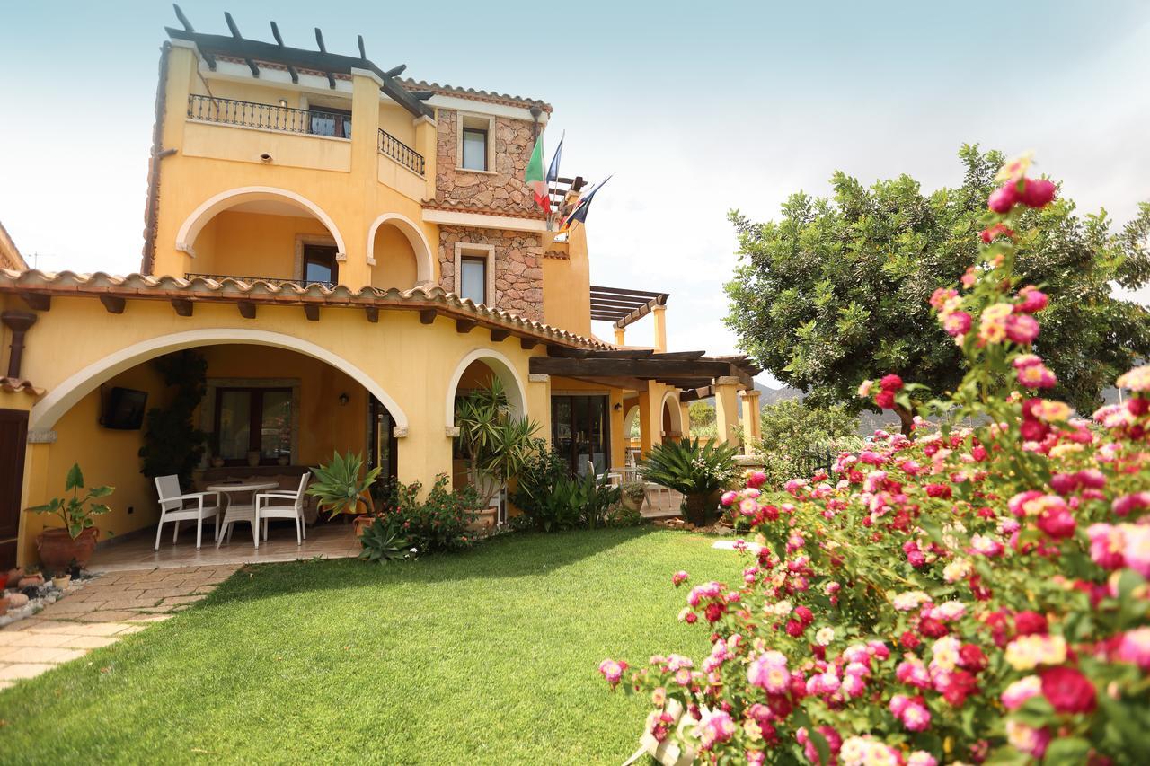 Hotel Sa Suergia Villasimius Exterior photo